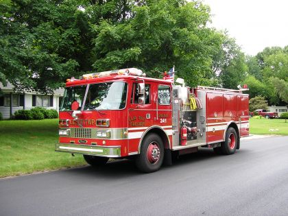 フラッシュカード、どの単語が正しいですか？ Cable Car,Van,Semi-Truck,Fire Engine