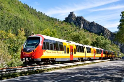 フラッシュカード、どの単語が正しいですか？ Lower berth,Station exit,Vending cart,Train